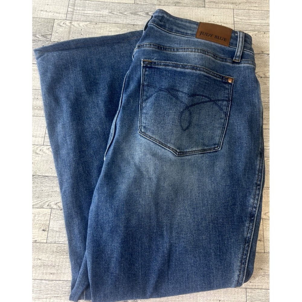 Judy Blue Jeans Women's 14W Short Blue Straight Fit Denim Stretch Medium Wash